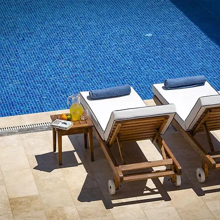 Highclere And (adults Only) 파랄리아