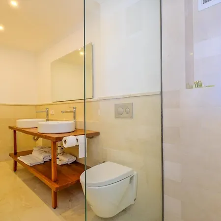 Highclere And (adults Only)