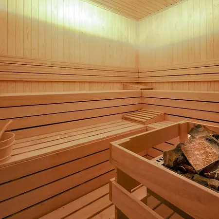 Highclere And (adults Only) Otel