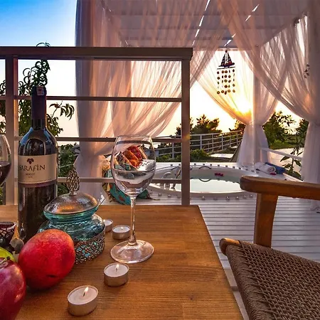 Otel Highclere And (adults Only) 3*