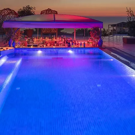 Otel Highclere And (adults Only) 3*