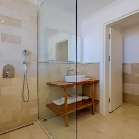 Otel Highclere And (adults Only)